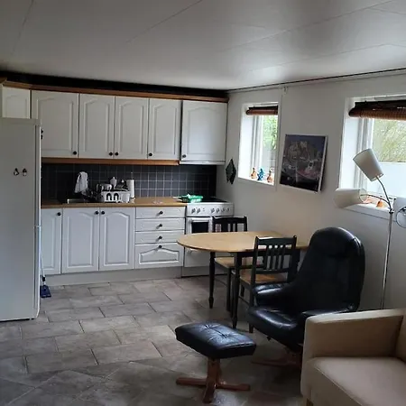 Leilighet Flott Leilighet I Stille Og Rolig Omrade, Med Gratis Privat Parkering!