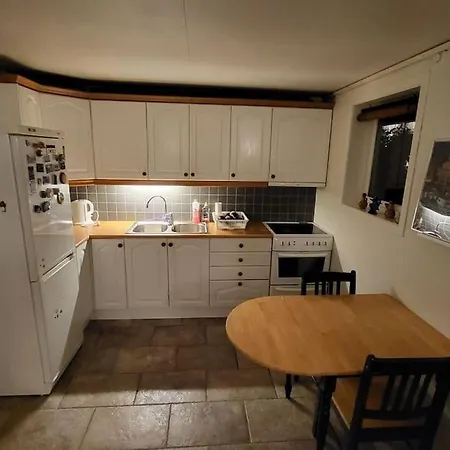 Apartment Flott Leilighet I Stille Og Rolig Omrade, Med Gratis Privat Parkering! *