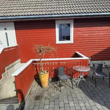 Flott Leilighet I Stille Og Rolig Omrade, Med Gratis Privat Parkering! Appartement