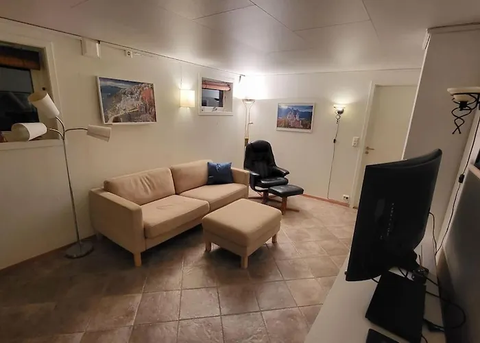 Appartement Flott Leilighet I Stille Og Rolig Omrade, Med Gratis Privat Parkering!