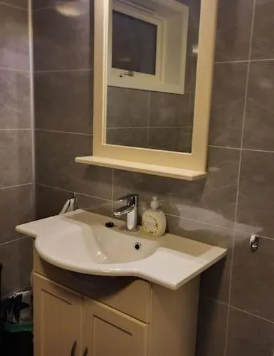 Flott Leilighet I Stille Og Rolig Omrade, Med Gratis Privat Parkering! Appartement *